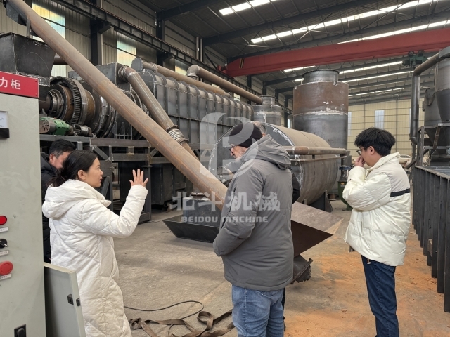 玻利維亞客戶考察北斗機械炭化爐并探索環保機遇